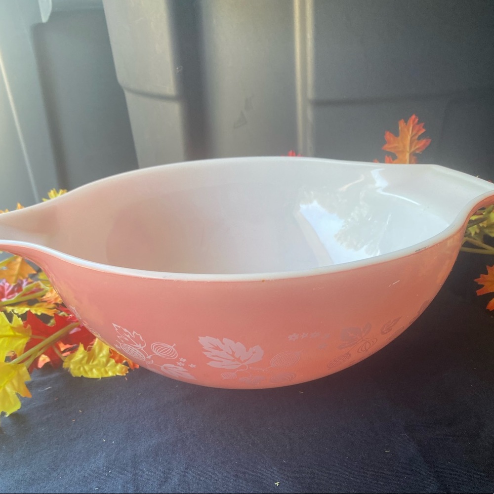 Vintage Pyrex bakeware - Picture 3 of 16
